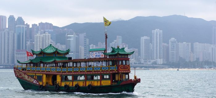 中国邮政快递查询物流时间线示意图，展示从揽收到签收的完整节点流程，绿色节点图标清晰标注各状态含义